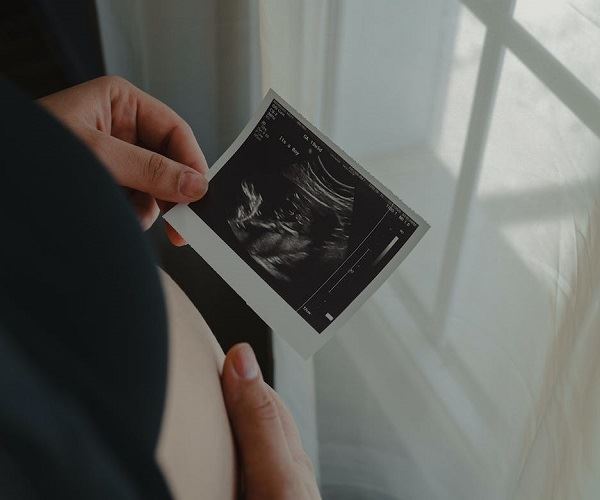 刚怀孕胸胀痛生男生女？生男生女的征兆一样吗？